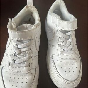Nike boys white sneaker size 13